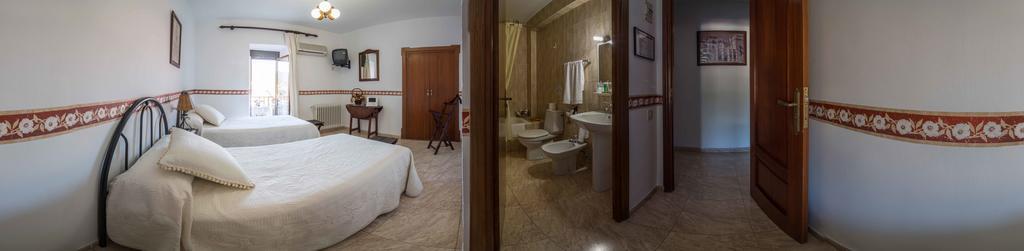 Hostal Alba Taruta Гвадалупе Экстерьер фото
