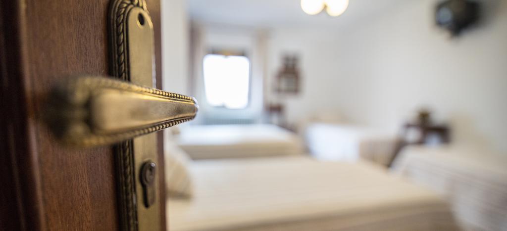 Hostal Alba Taruta Гвадалупе Номер фото