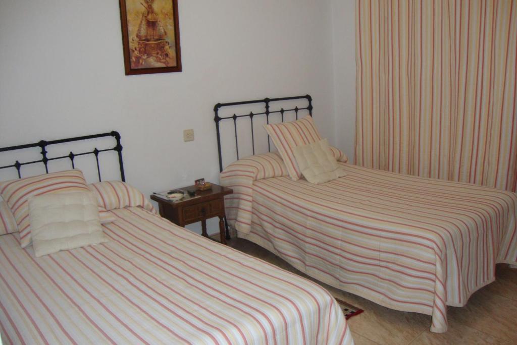 Hostal Alba Taruta Гвадалупе Номер фото