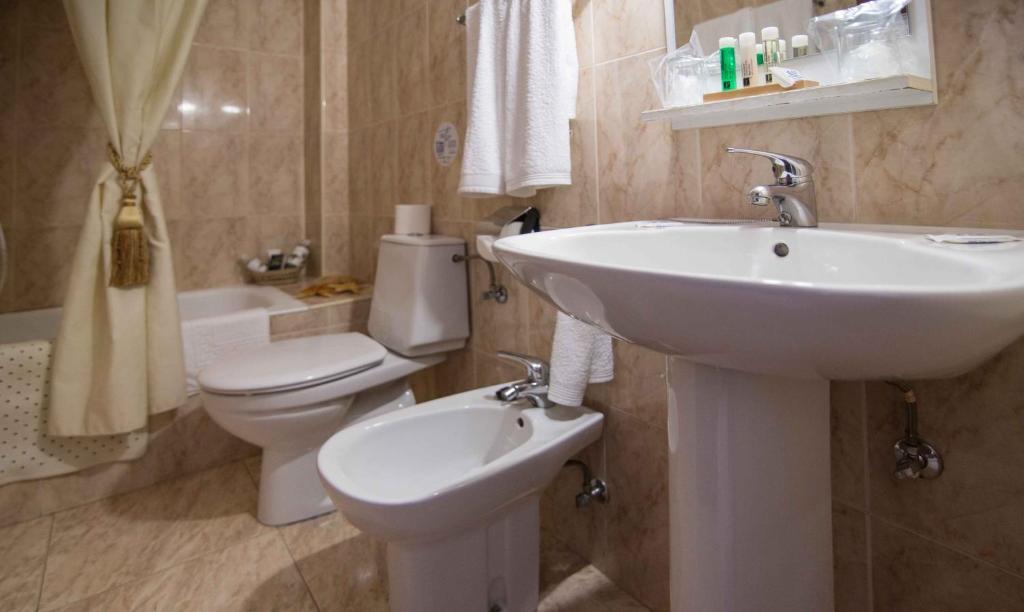 Hostal Alba Taruta Гвадалупе Экстерьер фото