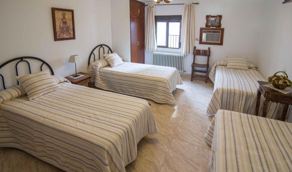 Hostal Alba Taruta Гвадалупе Экстерьер фото